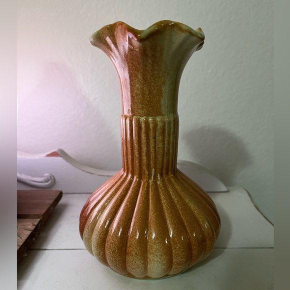 Red Wing Fluted Vase - Picture 1 of 5